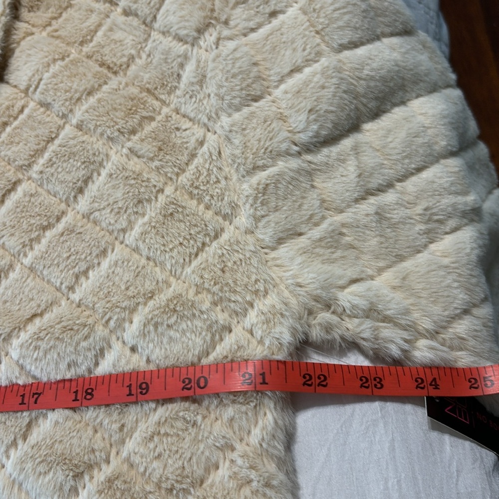NWT - No Boundaries Tan/Cream Quilted Faux Fur 1/2 Zip Pullover Size L - Picture 9 of 11